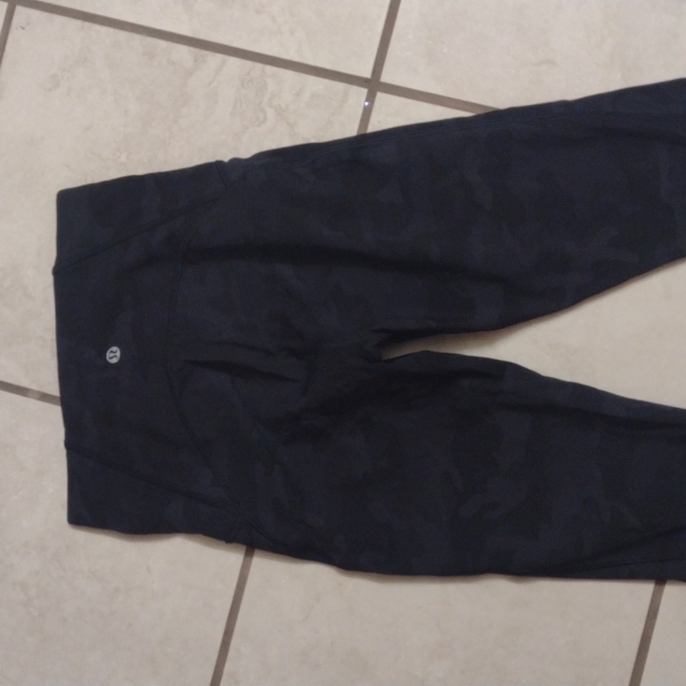 SOLD Lululemon Barre 3 Train Time 7/8 Pant Black Camo - Picture 8 of 12